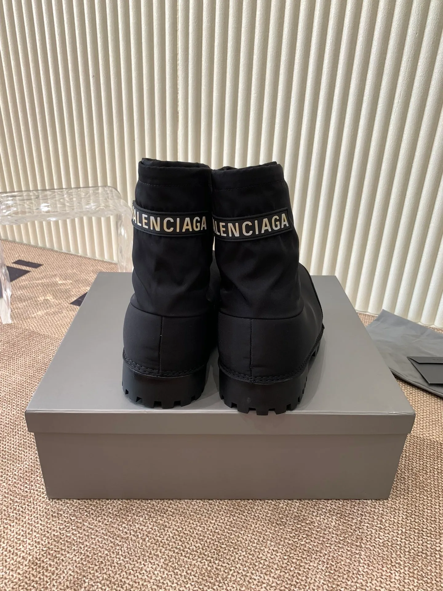 👟👟Ex-factory price 860👟👟 Men +20Balenciaga snow boots‼ ️ 24sS new snow boots for autumn and winter. These big-toe Alaskan boots are so good-looking and super cool. They are full of personality and are so cool. They are a must-have item for fashionable autumn and winter! The upper is made of original customized nylon pure cotton waterproof cloth. The inner liner is removable. The original original letter logo is increased in the sole. Size: 35-45